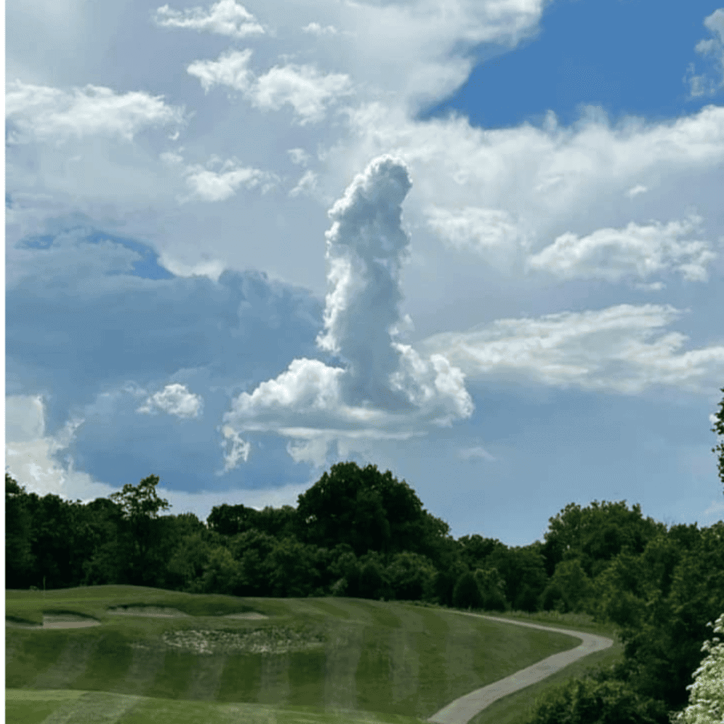 Image accompanying Post Eight: That is absolutely NUTS!! ???? What a cloud!