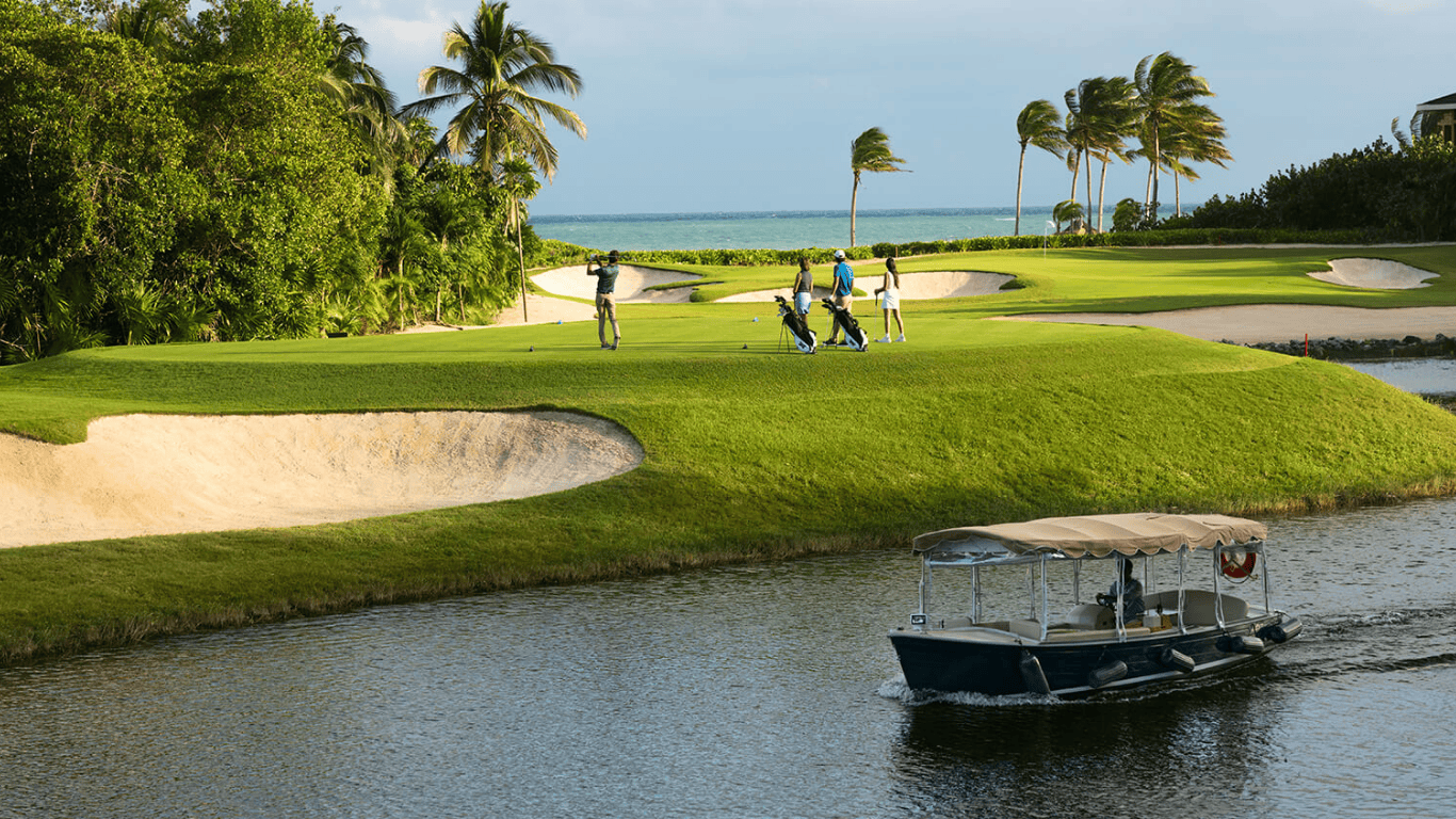 Tropical golf in Riviera Maya